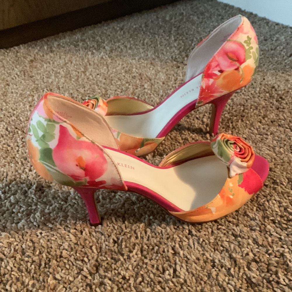 Anne Klein Floral Print Heels - Picture 4 of 9